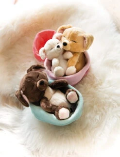 Nici 48110 Sleeping Puppies Schlafendes Hundebaby Im Körbchen 12cm Creme -Spielzeug Angebote 45370 45374 45375 10 Milieu 1559x2048