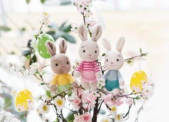 Nici 47513 Happy Bunnies Bunny Hase Braun Gelbes Shirt 15cm Plüsch Kuscheltier -Spielzeug Angebote 47513 06 47512 47511 Milieu 2048x1487