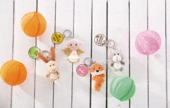 Nici 47535 Schlüsselanhänger Panda Bär Plüsch 7cm Alles Liebe -Spielzeug Angebote 47540 03 47528 47532 47530 Milieu vorl 2048x1306