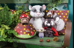 Nici 48212 Kissen Siebenschläfer Doramouse 25x25cm Forest Friends GREEN Plüsch -Spielzeug Angebote 48210 10 48197 48212 48208 Milieu 2048x1329 3