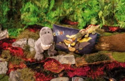 Nici 48811 Dinosaurier Fossily 25cm Liegend Plüsch Kuscheltier Dino GREEN -Spielzeug Angebote 48810 13 48819 Milieu 2048x1331