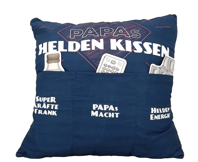 Hergo Sofahelden Kissen Mit Taschen 43x43cm - Papas Heldenkissen 8843 1 Hergo Sofahelden Kissen Mit Taschen 43x43cm - Papas Heldenkissen 8843